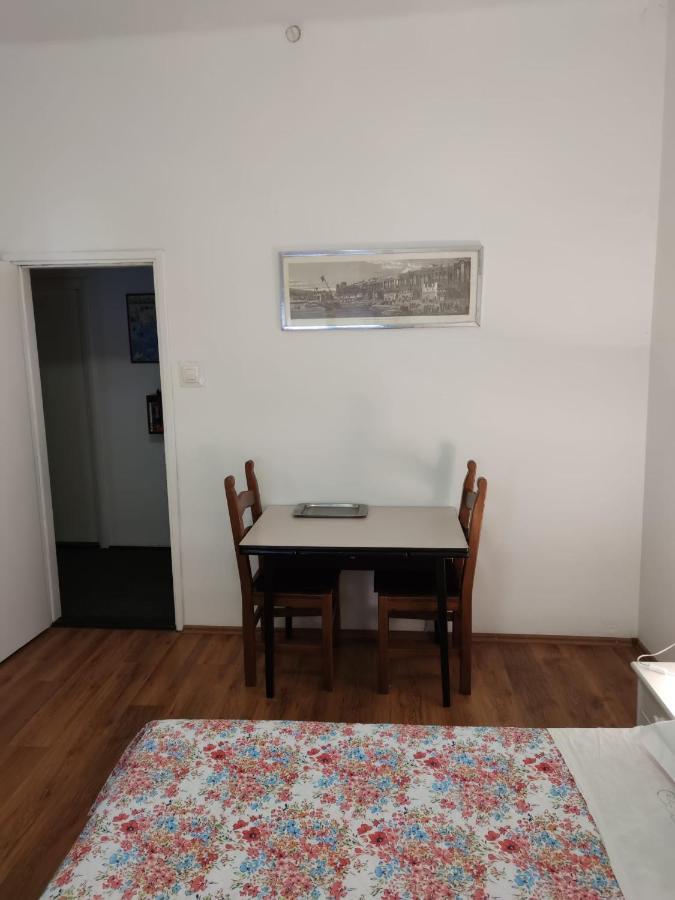 Private Accommodation Raspudic Split Exterior photo