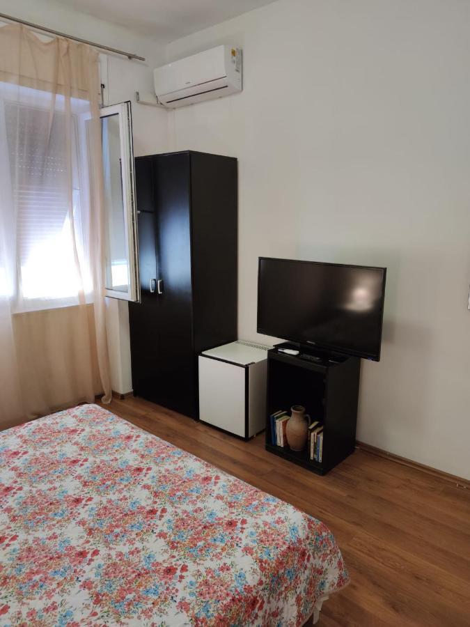 Private Accommodation Raspudic Split Exterior photo