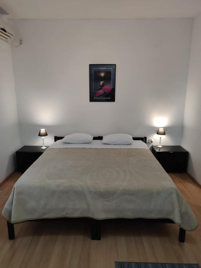 Private Accommodation Raspudic Split Exterior photo