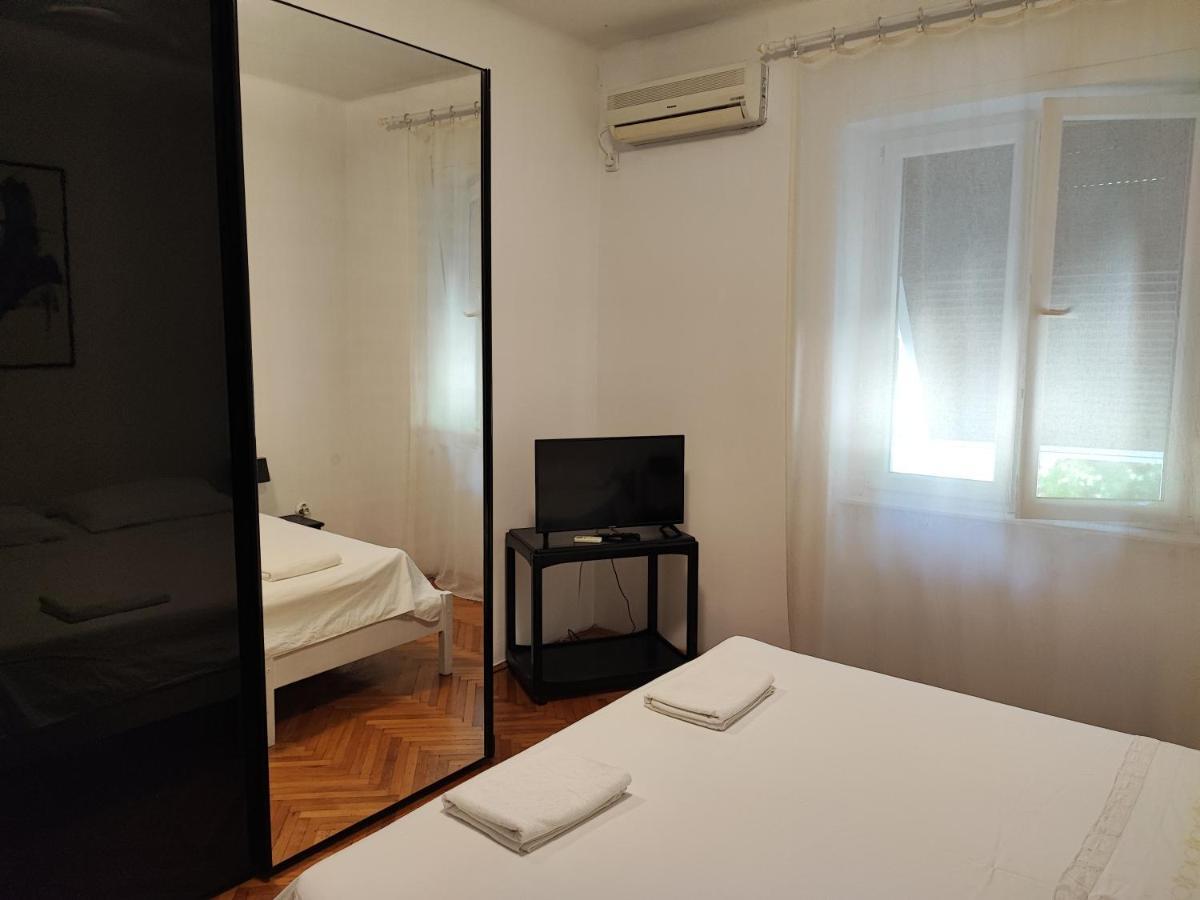 Private Accommodation Raspudic Split Exterior photo