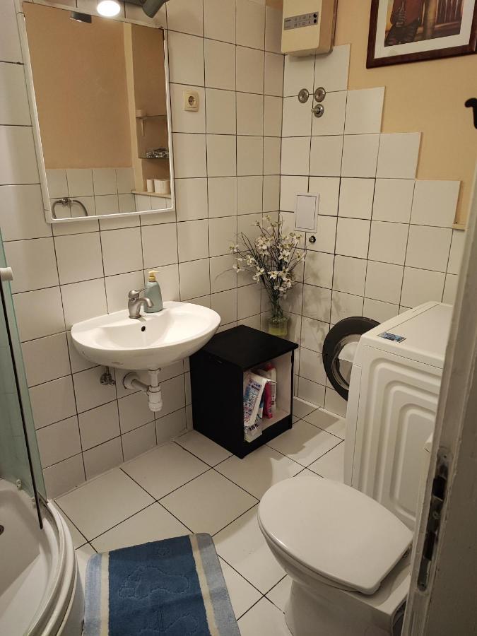 Private Accommodation Raspudic Split Exterior photo