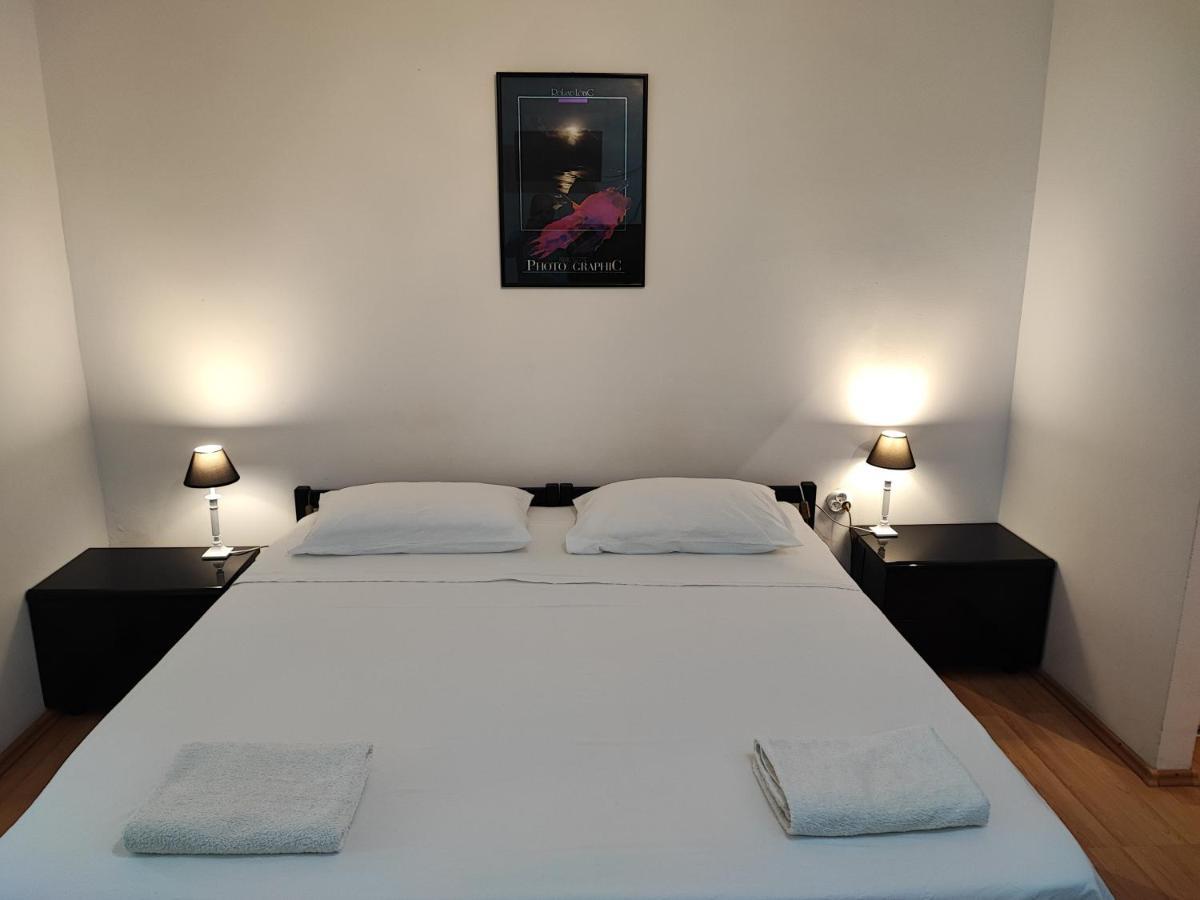 Private Accommodation Raspudic Split Exterior photo